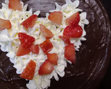 Foto del paso 9 de la receta: Tarta de chocolate (rellena nata con fresas)