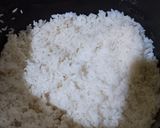 Foto langkah ke 2 dari resep Nasi sosis daun jeruk.