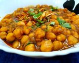 A picture of step 3 of Amritsari Chana Masala.