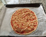 Foto del paso 5 de la receta: Pizza de Masa Quebrada con mermelada, pollo, piña y queso