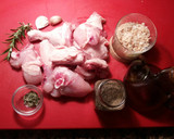 Foto del paso 1 de la receta: Pollo al ajillo y romero al horno con patatas asadas