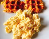 Φωτογραφία βήματος 4 της συνταγής Scrambled eggs με creme fraiche και σχοινόπρασο
