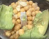 Foto del paso 1 de la receta: Hummus de aguacate