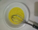 Foto langkah ke 2 dari resep Telur Dadar Keju.