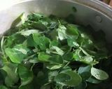 Foto langkah ke 3 dari resep Sayur Bening Daun Kelor.