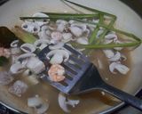 Foto langkah ke 5 dari resep Seafood Asam Pedas.