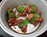 Foto langkah ke 3 dari resep Ayam Goreng Kukus Pandan.
