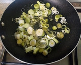 Foto del paso 2 de la receta: Ensalada templada de garbanzos con champiñón y gambas