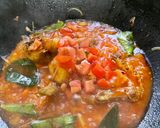 Gambar langkah 4 resipi Sambal Ayam Daun Limau Purut.