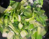 Foto langkah ke 2 dari resep Tumis Sayur Sawi Pakcoy (Non Halal / Halal).