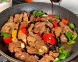 Foto langkah ke 3 dari resep Cah Sapi Cabai.