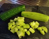 Foto del passaggio 1 della ricetta Zuppa fredda di cetrioli e yogurt greco