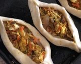 صورة لخطوة 3 من وصفة فطائر القارب الهشه بالدجاج 😋😋😋