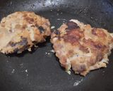 Foto del paso 3 de la receta: Arepa🫓burger🍔de pollo🥯🍗🍍🧀🧄