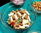 काबुली चना और पनीर सलाद (kabuli chana aur paneer salad recipe in Hindi) रेसिपी चरण 3 फोटो