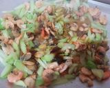 Foto langkah ke 4 dari resep Tumis Labu Siam Udang.