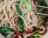 รูปขั้นตอนการทำที่ 4 ของ หมี่เหลืองผัดหมูหั่นเส้นกวางตุ้ง🌶️🫚🍜