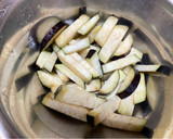 Foto del paso 2 de la receta: Berenjenas crujientes con Miel