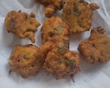 Foto del paso 5 de la receta: Buñuelos de lechuga, arvejas etc