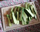 Foto del passaggio 1 della ricetta Piccole zucchine gratinate vegetariane