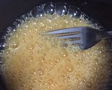 Gambar langkah 1 resipi Scrambled Eggs.
