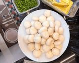 Foto langkah ke 1 dari resep Buttery Garlic Mushrooms.