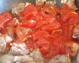 Foto del paso 4 de la receta: Caldereta de cordero con vino tinto, huevo duro y almendras