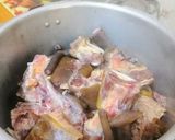 A picture of step 1 of Cowtail Pepper Soup.