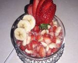 صورة لخطوة 1 من وصفة سلطة الفراولة والموز 🍓🍌