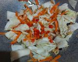 Foto langkah ke 4 dari resep Mie Goreng Sayur.