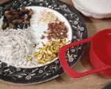 A picture of step 1 of Sooji ka jama halwa.