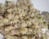 A picture of step 2 of Aaloo paratha.