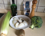 Foto del paso 1 de la receta: Bacalao con puré de apio y brócoli con kiwi