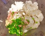 Hình bước làm 1 của món Củ cải trắng cuộn tôm,thịt hấp chấm xì dầu