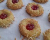 Foto langkah ke 8 dari resep Strawberry Thumbprint Cookies.