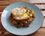 Foto del paso 7 de la receta: Patatas y champiñones al pesto con provolone y huevo frito