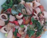 Foto langkah ke 3 dari resep Cumi Asin Pedas Oseng Kemangi.