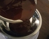 Foto del paso 2 de la receta: Bombones de chocolate rellenos de ganache de maracuyá