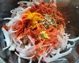कांदा भजी (kanda bhaji recipe in marathi) रेसिपी स्टेप 3 फोटो 