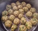 A picture of step 3 of Dana Muthia nu Shaak.