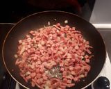 Une image de l'étape 2 de Quiche lardons, champignons et dés de jambon.