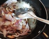 A picture of step 2 of Mushroom matar restaurant style.