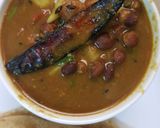A picture of step 4 of Chana veg with paratha.