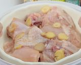 Foto langkah ke 2 dari resep Ayam Kukus Jahe 🍗.