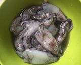 Foto langkah ke 2 dari resep Cumi Hitam Tumis.