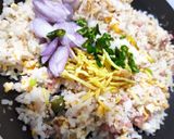 รูปขั้นตอนการทำที่ 2 ของ ข้าวผัดแหนม ง่ายๆ (คล้ายกินยำแหนม)