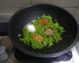 A picture of step 3 of Green peas paratha.