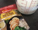 รูปขั้นตอนการทำที่ 2 ของ Chicken Breast with creamy white wine sauce and herbs
