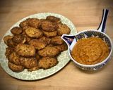 Foto del paso 11 de la receta: Buñuelos de repollo y zanahoria con salsa picante de ajo dulce