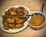 Foto del paso 11 de la receta: Buñuelos de repollo y zanahoria con salsa picante de ajo dulce